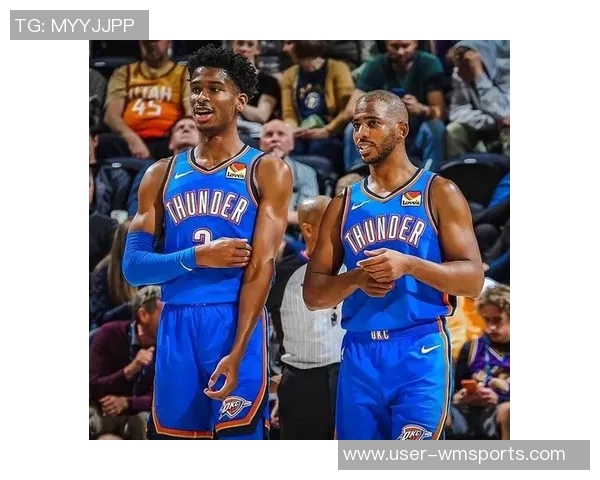 亚历山大叔叔与保罗共同见证CP4比赛的激动时刻