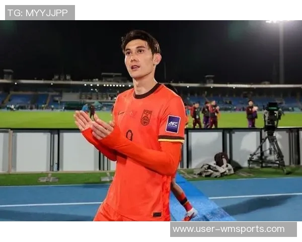 杨希期待明天展现主教练的精彩足球风格全力以赴迎接挑战